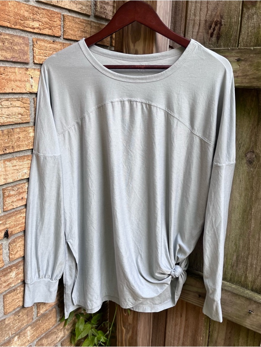 Old Navy Light Gray Long Sleeve Active Top Side Slits